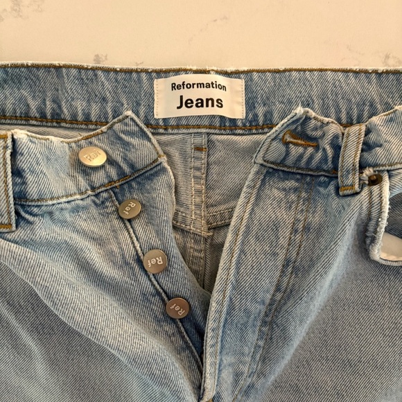 Reformation Cynthia Crop High Relaxed Jeans in Wash Tahoe Destroyed. Size 25 - Picture 6 of 10